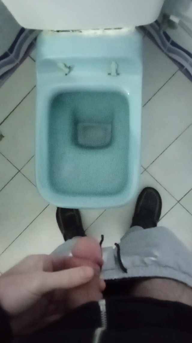 Pissing Video (Leo name)