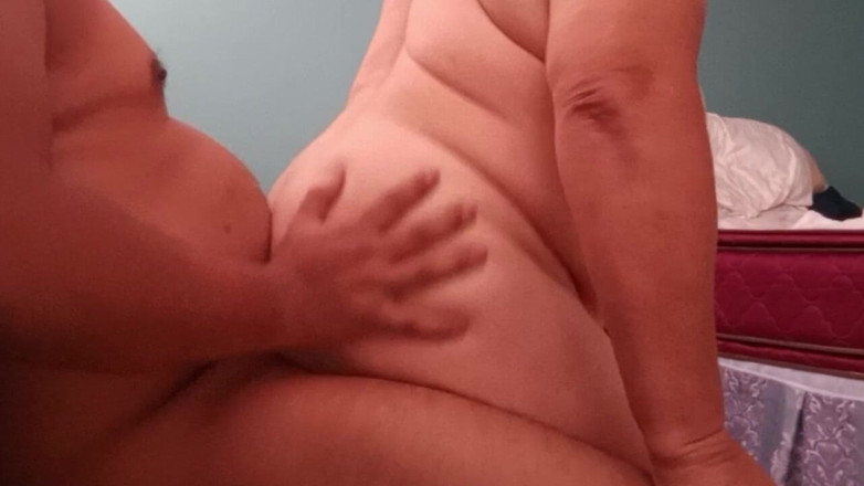 Sofixxx: Babička mé přítelkyně mě nutí stříkat tím, že sedím na jejím...