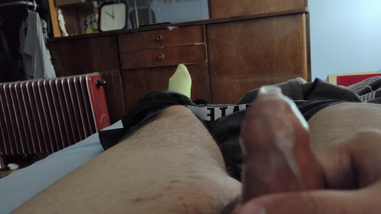 Sofianec85: 在房间里打手枪