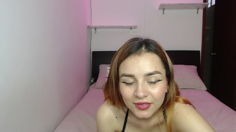 Sarah Darko: Pendeja enseña sus pies tatuados y es engañada