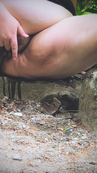 Vahşi doğada işiyor