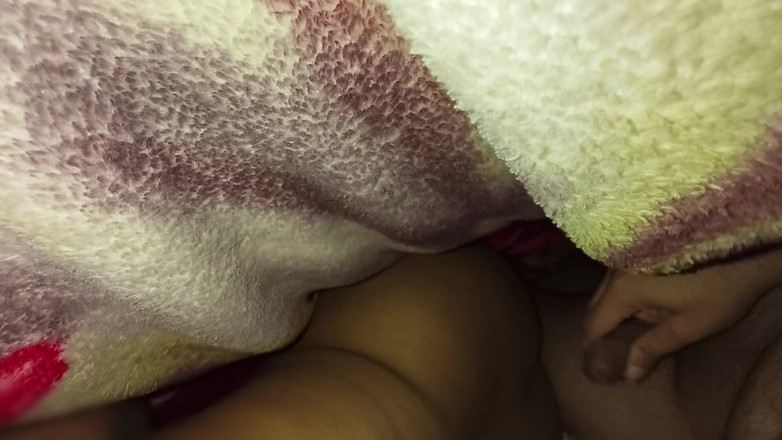 Khushi - XX: MILF má překvapení s pouty a backshots.