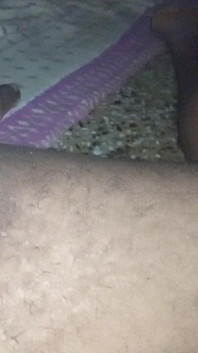 Soy un chico indio follando coño en habitación al aire libre