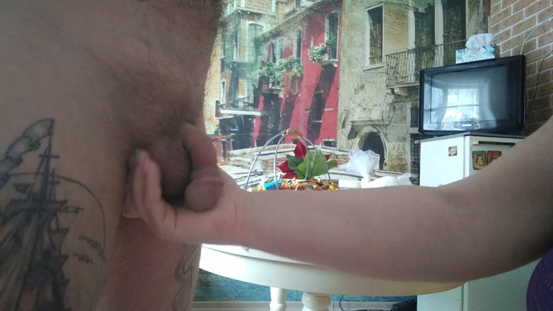 Zona901: Zuigt aan mijn lul en krijgt een mondvol sperma