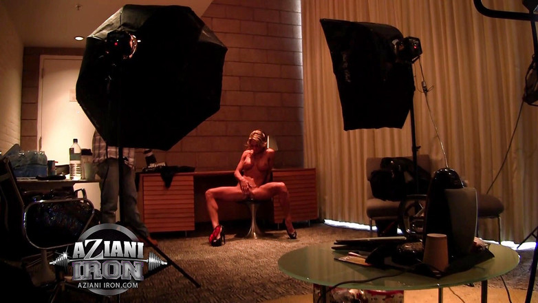 Aziani: 华丽的健身模特abby marie的幕后花絮