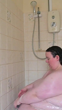 Odhalení bradavek bohyně ve sprše