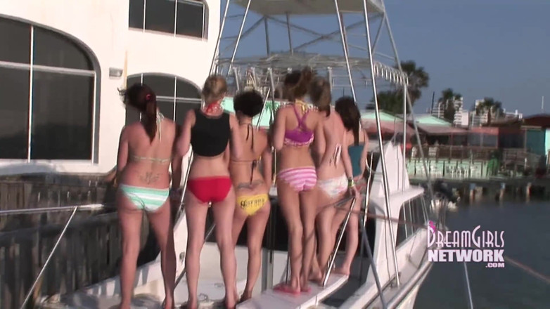 Dream Girls: Seven girls get naked around town