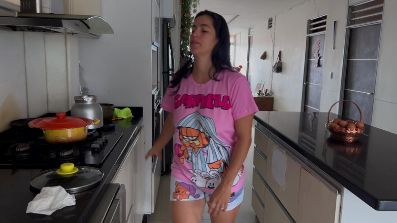Roxxan: Corno marido suspeita que seu meio-irmão fode sua noiva