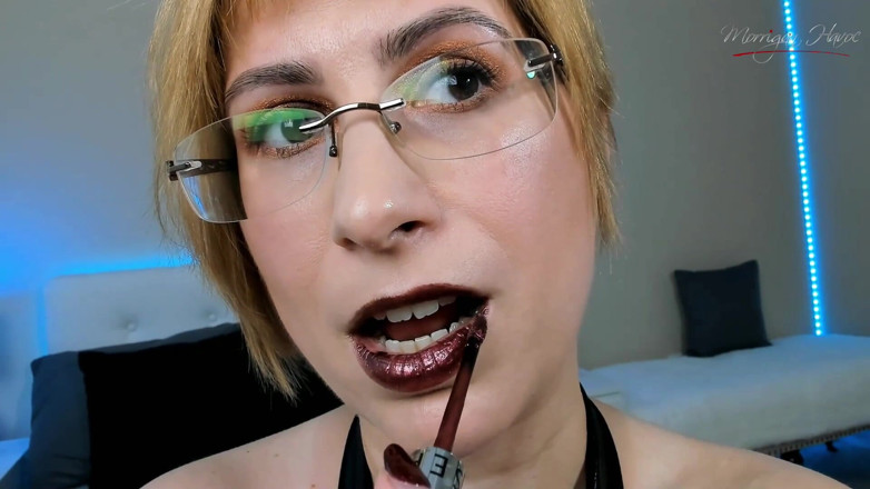 Morrigan Havoc: Aplicare de ruj maro metalic și tachinare cu buze