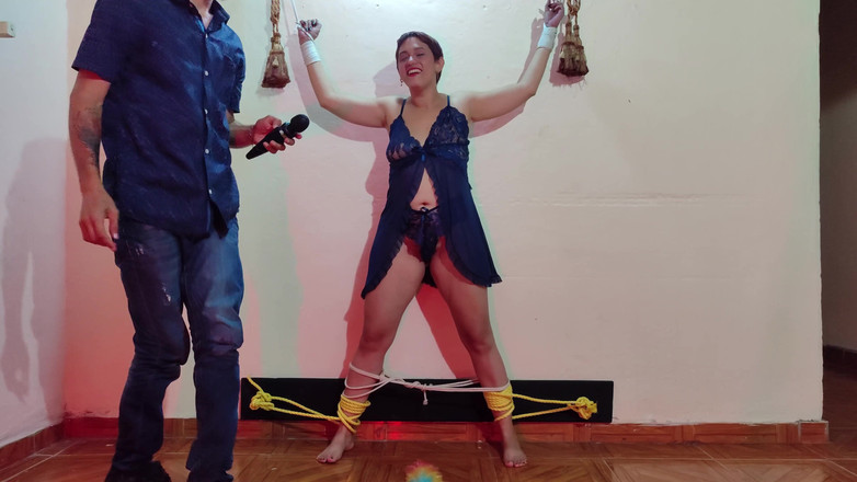 Queensofthefeet: Mannen binder mig med rep av händer och fötter för...