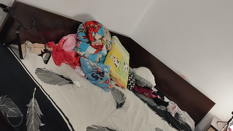Mirsur: Cewek seksi rambut cokelat lagi asik sambil bugil di rumah