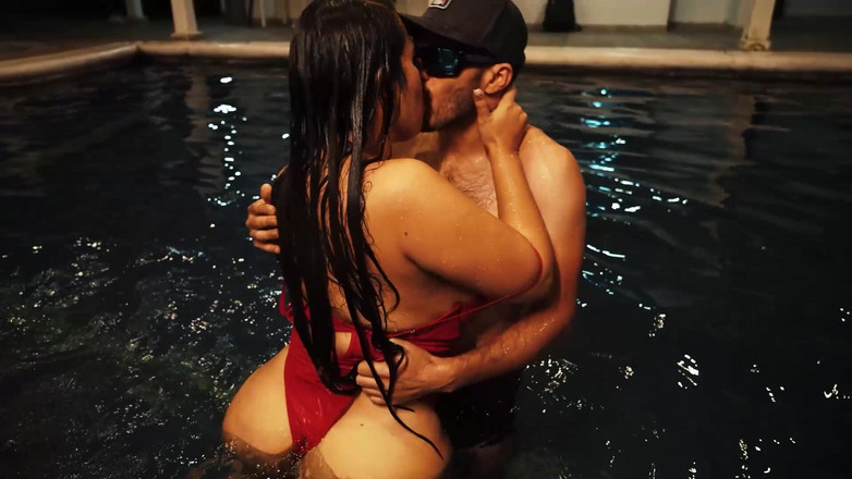 Lalucero: Saya Membayar Pelajaran Berenang Saya Kepada Instruktur Renang Dengan Big...