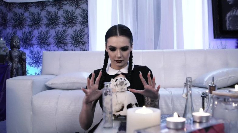 Burning Angel: Burning Angel - Velmi dospělá Středa Addams dostane její gotická kundička...