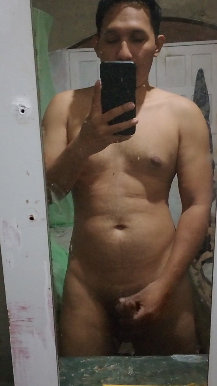 MoltenFriction602: Ada yang feminin untuk menghisap saya