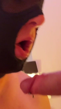 Gloryhole Kandang Penis Aku Bebaskan Penis Panjangnya Dengan Tindik Kulup dan Frenelum