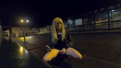 The Midnight Minx: Rušné autobusové nádraží masturbuje