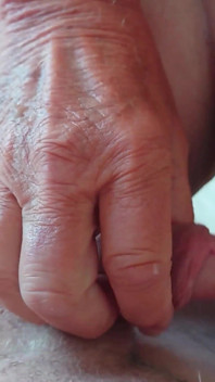 Viejo vecino visita nylonjunge 1