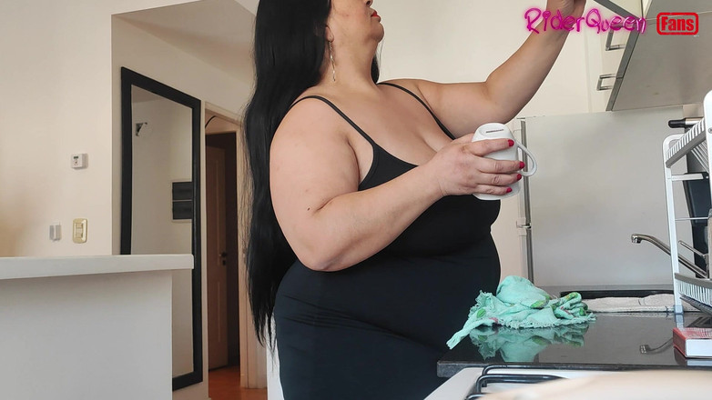 Riderqueen: Mẹ kế yêu thương nóng bỏng, người hâm mộ một...