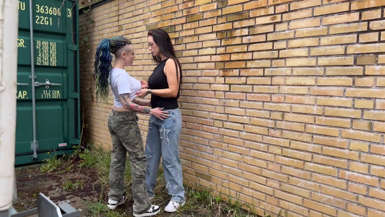 EdgesOfReality: Public Girl on Girl