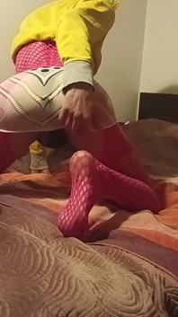Pembe fileli kadın kılıklı kız