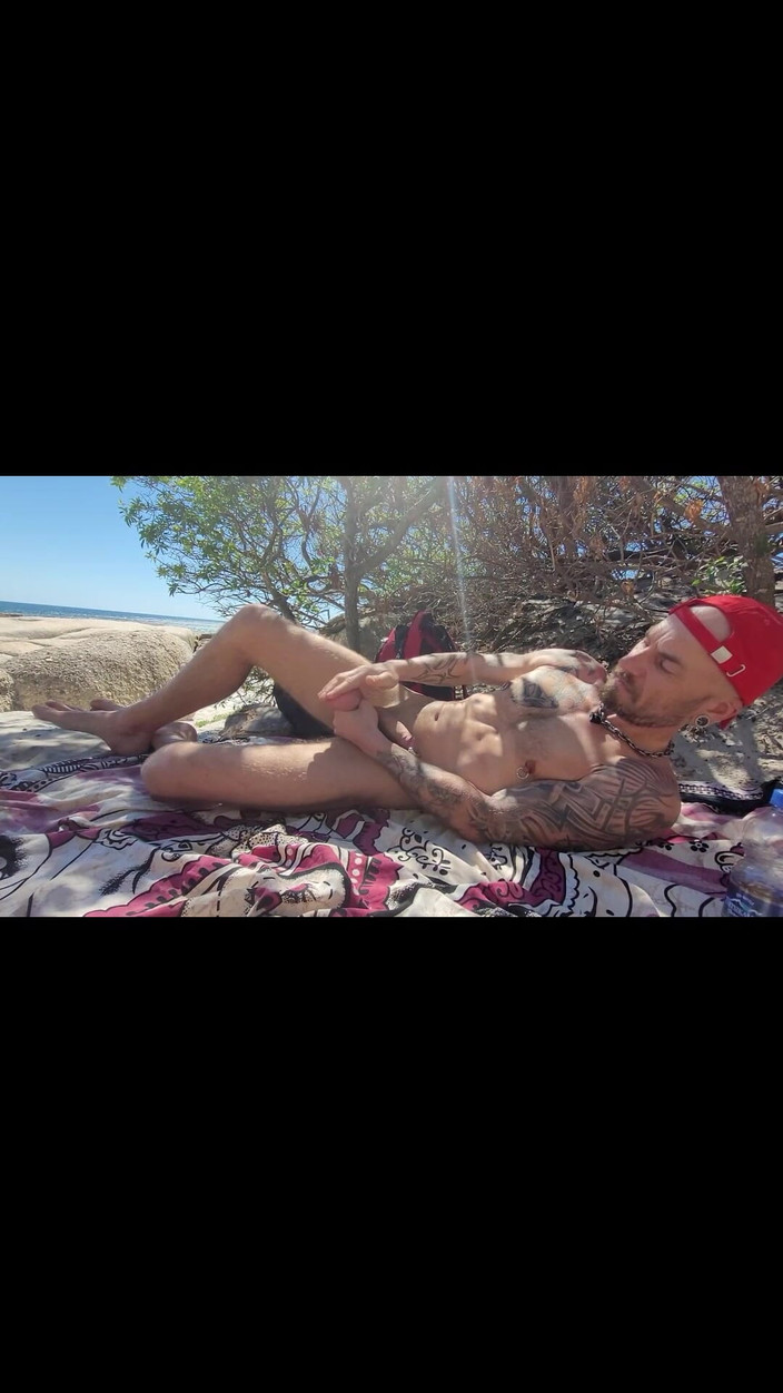 Sexydick: Beach Slut