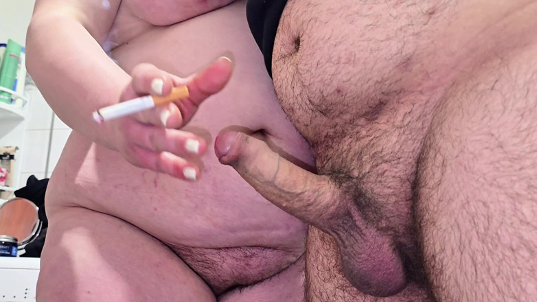 Twittiy: I Helped a Stranger with a Handjob, He Gladly Accepted