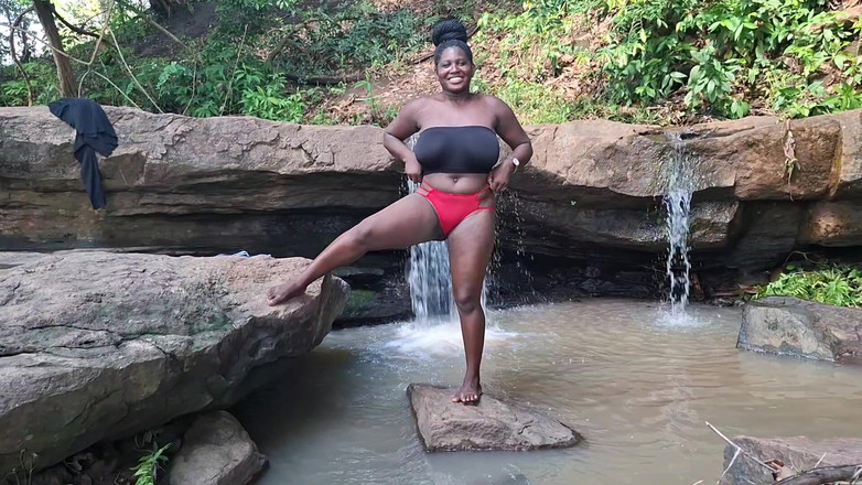 BMCs: 모든 것에서 벗어나 더 좋은 큰 성기를 찾으며 흥분한 잃어버린 자지 안에서