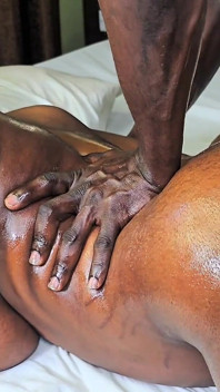 89 Yaşındaki Azgın Anne 45 Yaşındaki Gavat Eşcinsel Doktor Tarafından Anal Sikiliyor