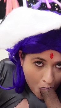 Зайчик Raven сосет твой член
