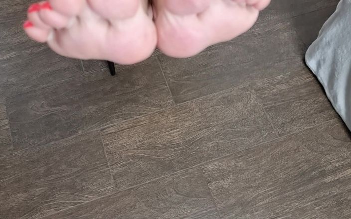Hot Wife Nikole: MILF dělá šílené věci