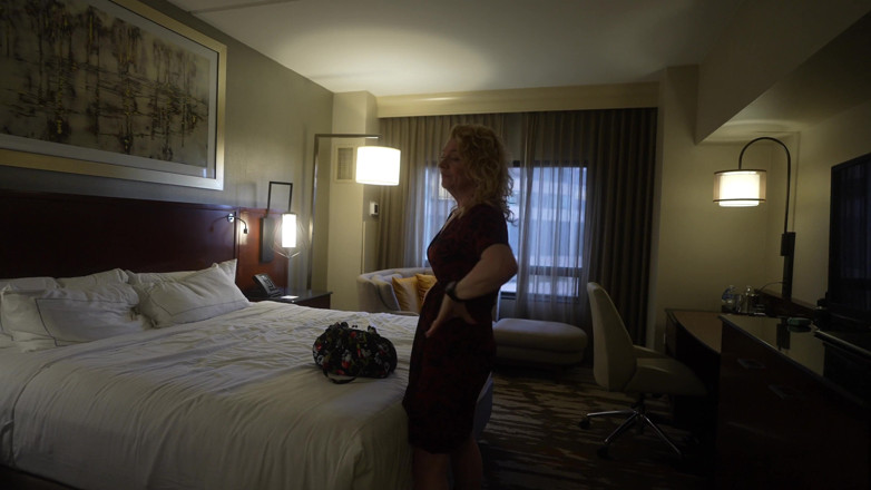 RealMaxxxSteele: La matrigna arrapata Darciedean deve condividere un letto in hotel...