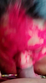 Holi Speciale: il patrigno scopa la figliastra arrapata in bagno con Gulal rosso dappertutto le sue grandi tette