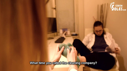 Czech Soles - foot fetish content: Masaż stóp szefostwo jej sekretarki