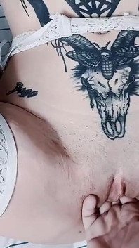 O melhor amigo do meu marido me encontrou assim e me fodeu!