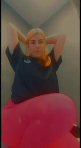 Lolafuccbunny: Lolafuccbunny teasing in hot pink leggings