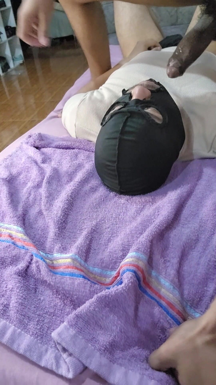 PeachyCell586: Schwanz im Bett essen