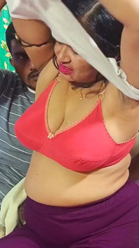 Người phụ nữ Ấn Độ bẩn thỉu Mona Bhabhi (âm hộ khít khao) đụ bởi con cu khổng lồ một người Ấn nuốt chửng ji với con cu to của cô ấy..