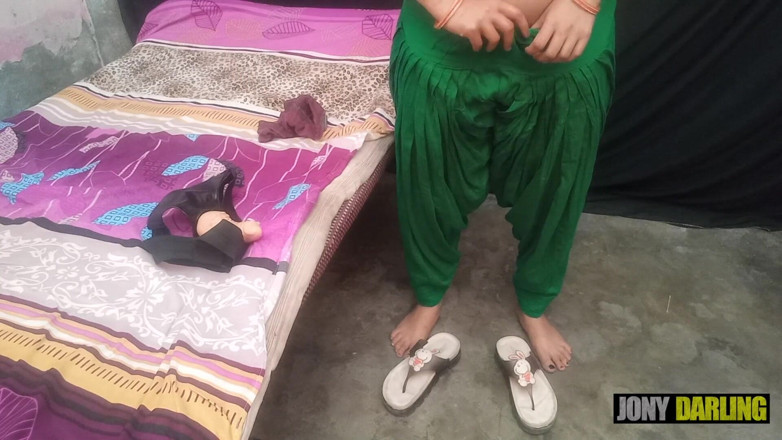 Jony Darling: 딜도로 마누라에게 따먹히는 인도 양성애자 남편