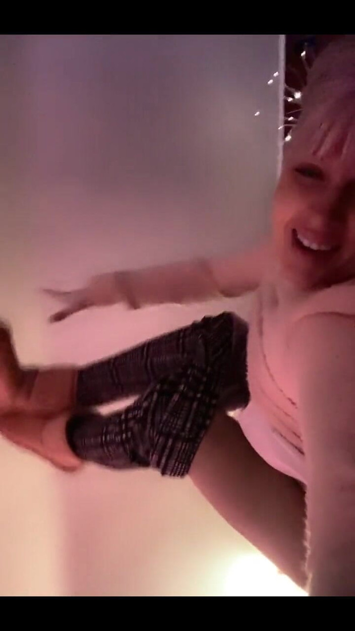 PaintedRose: चलो कपड़े उतारते हैं