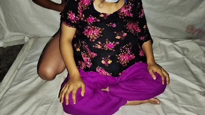 Hot Sudipa: 18岁美丽的热辣孟加拉继妹，她害怕独自一人今晚会留在我的房间里。