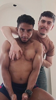 J’adore les muscles d’un dieu asiatique noir