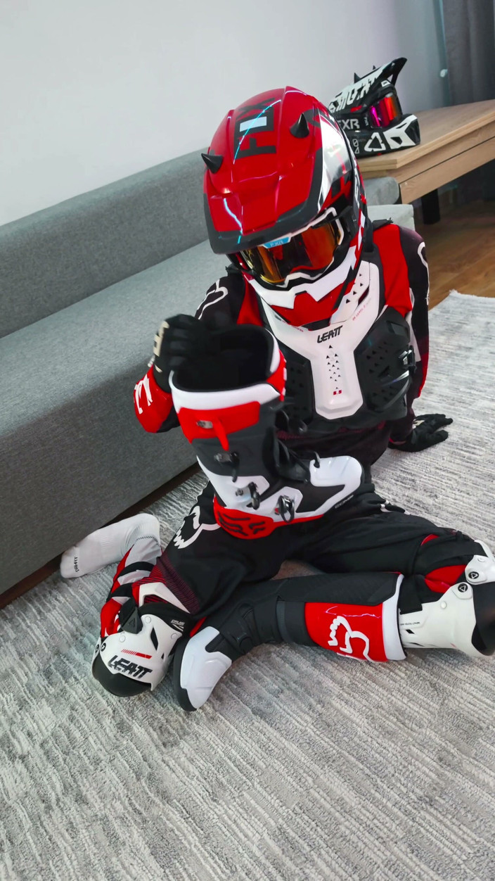 Sneakersmax98: Playing with Motorcycle Boots