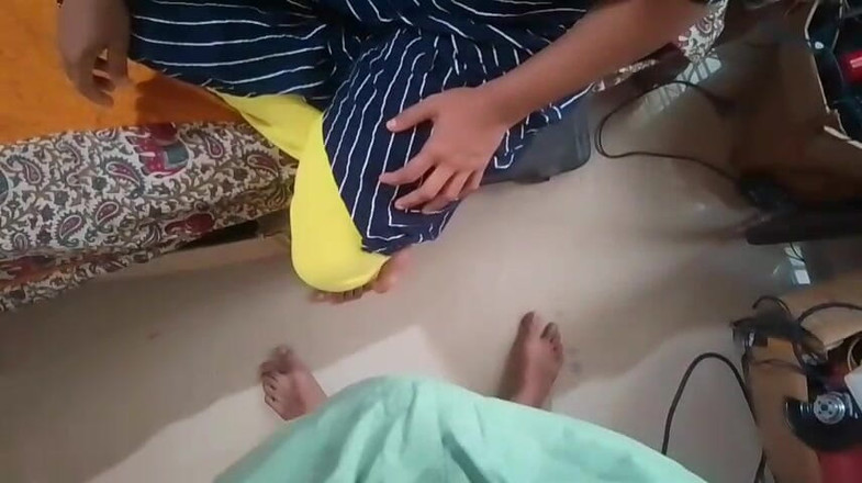 Skydreem1104: Awek kolej India Rekha diajar untuk menghisap zakarnya oleh kawannya