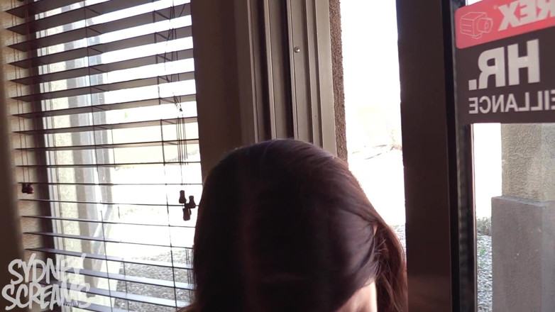 Sydney screams fetish: Fatty Gets Stuck in Door - Wmv