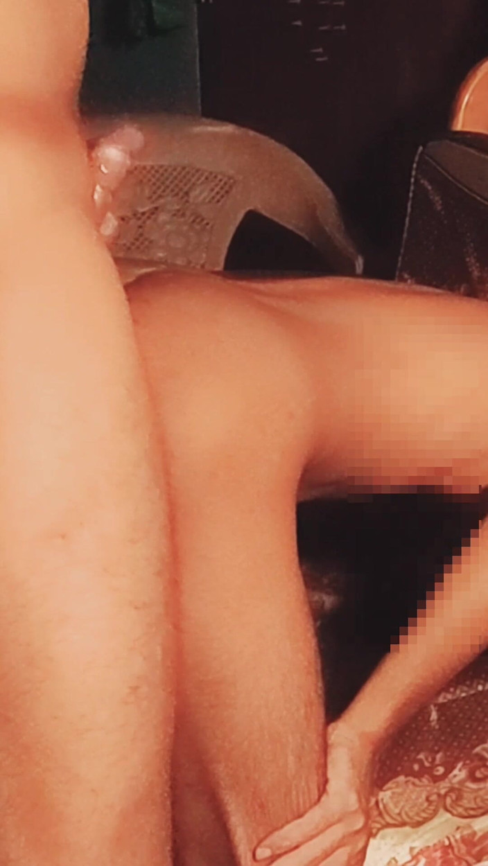 Ahpanal: Seks dubur gaya doggy dengan pancutan mani besar