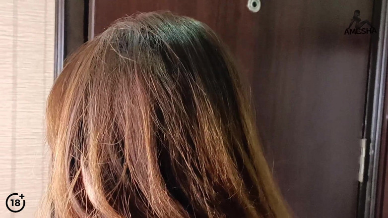 JAYESH GUPTA: Tina Nandy ile güzel kız lezbiyen