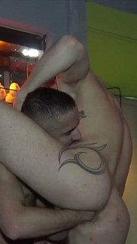 Romain knullar sin tatuerade ptoe