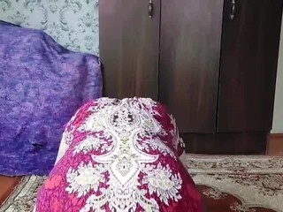 Rabuda abaixa o rabo ladyboy loira modelo pornô Sissy Kitty