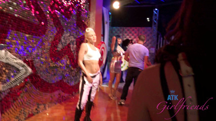 ATK Girlfriends: 아리안나 마리와 함께하는 라스베가스의 가상 휴가 1부