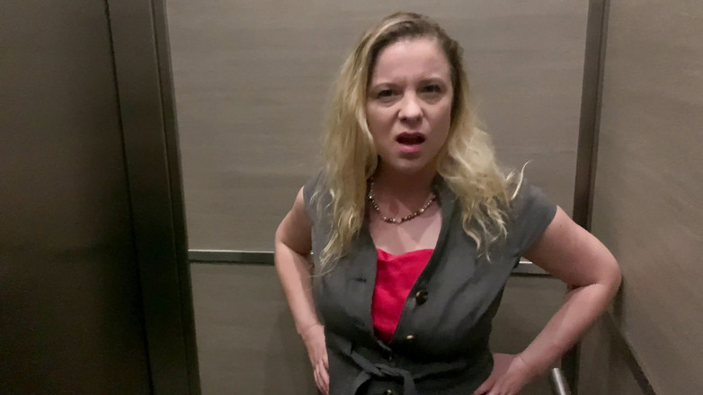 Erin Electra: Macecha je otrávená a šuká nevlastního syna, aby ho sklapla